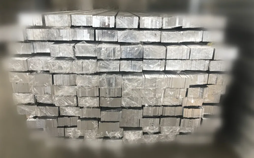 Aluminum profile, heat sink and machined part