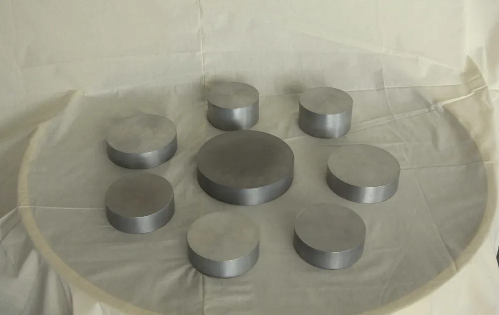 Aluminum extrusion profile and structural component