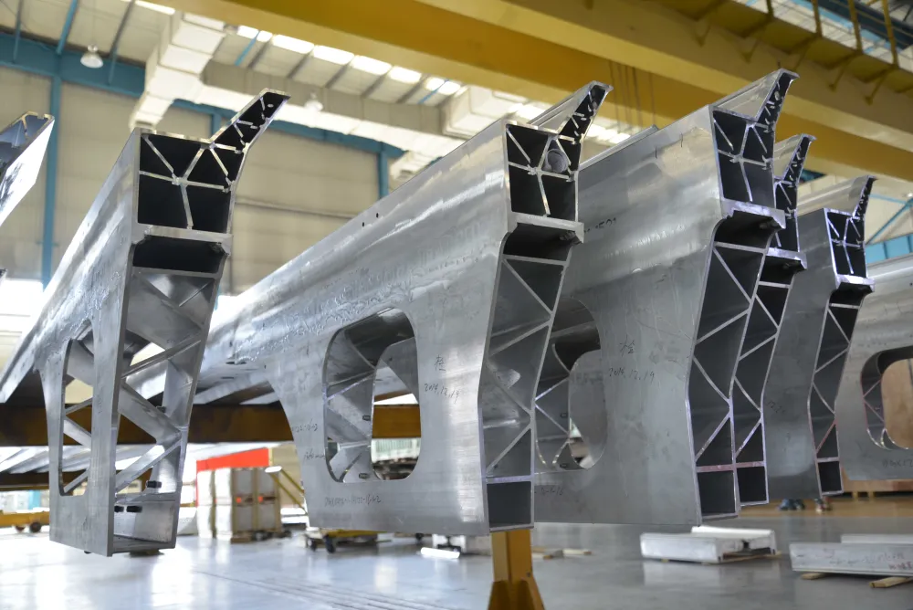 Aluminum extrusion profile and structural component