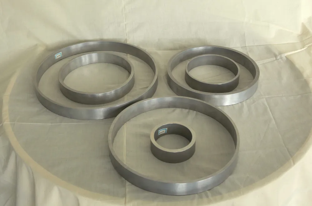 Aluminum extrusion profile and structural component