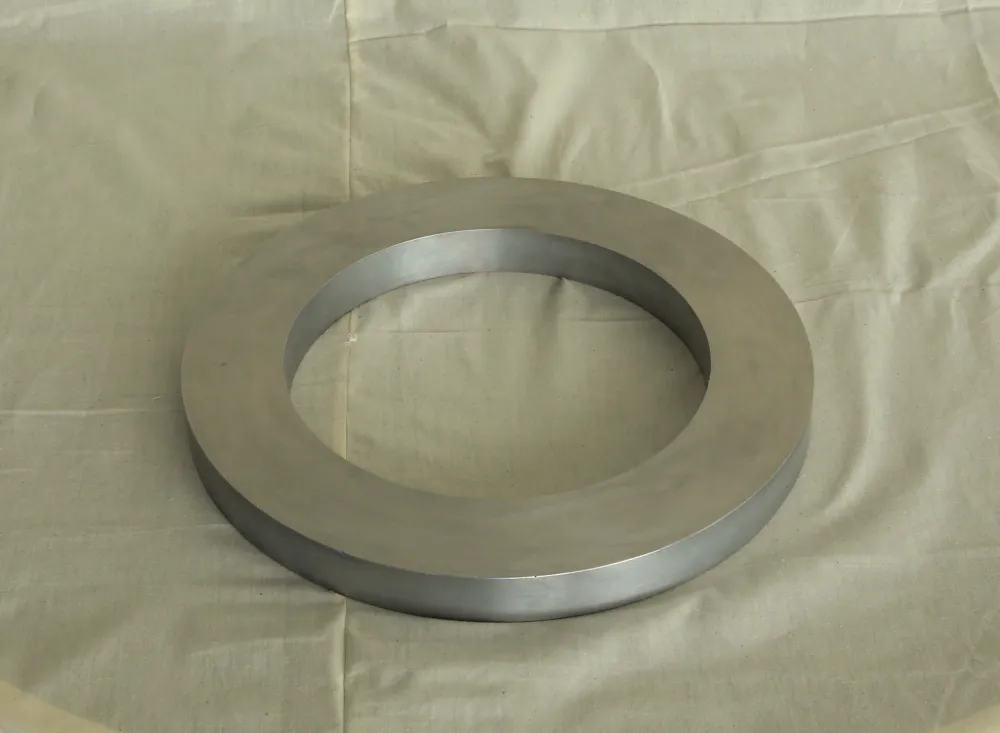 Aluminum extrusion profile and structural component