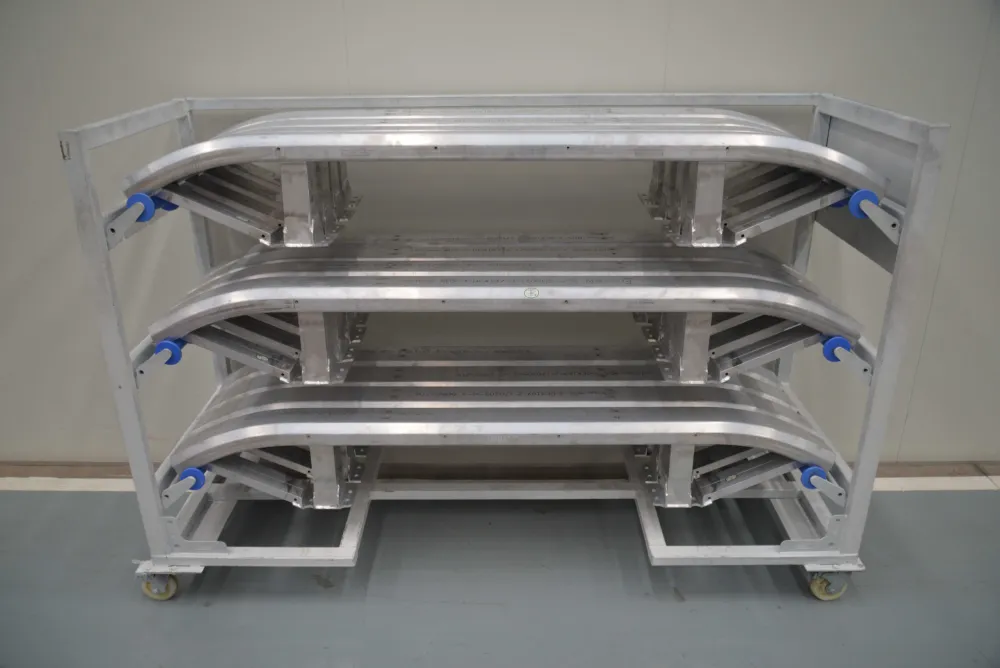 Aluminum extrusion profile and structural component