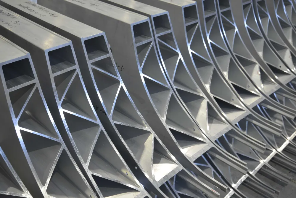 Aluminum extrusion profile and structural component