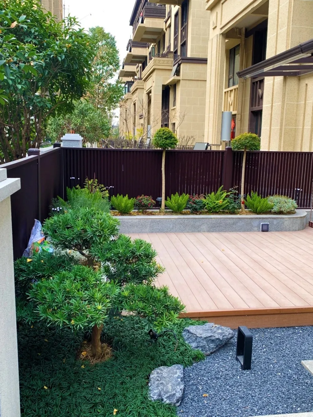 Courtyard Aluminum Guardrails